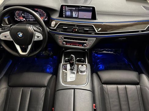 Used 2021 BMW 740i image 29