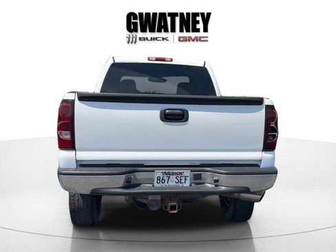 Used 2004 Chevrolet Silverado 2500 LS w/ Heavy-Duty Power Package AWD/4WD image 4