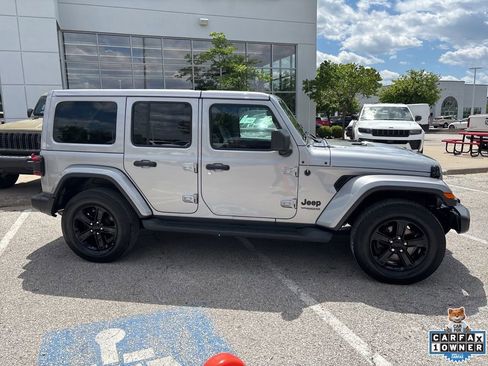 Used 2020 Jeep Wrangler Unlimited Sahara AWD/4WD image 30