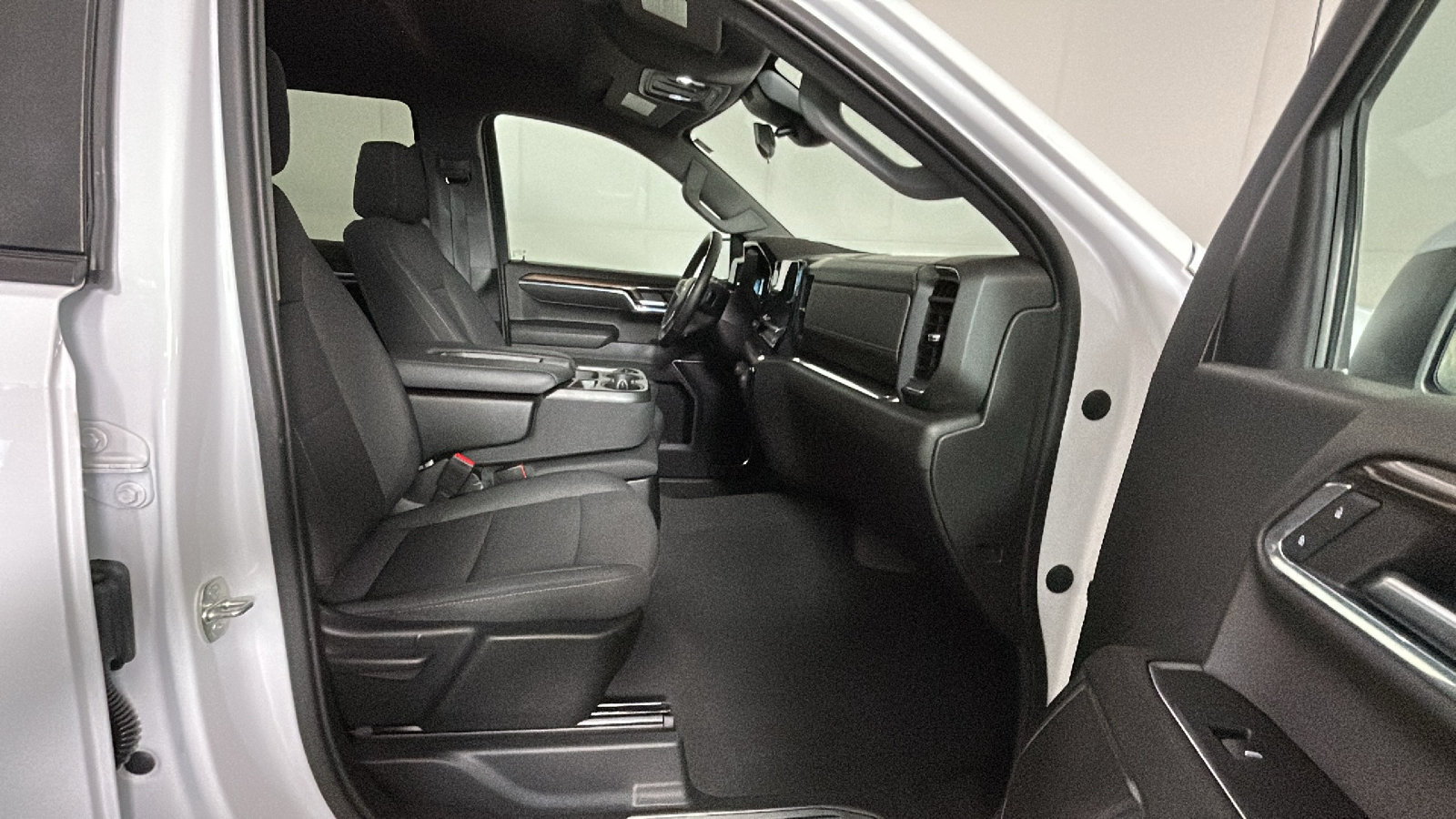 Used 2023 Chevrolet Silverado 1500 LT AWD/4WD image 36