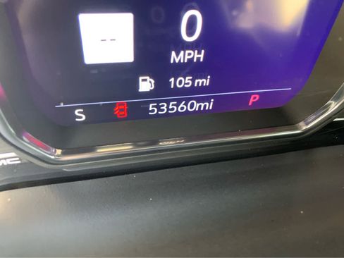 Used 2021 GMC Yukon XL SLT w/ SLT Premium Package image 17