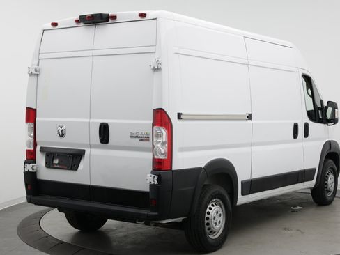 Used 2024 RAM ProMaster 2500 w/ Convenience Group FWD image 7