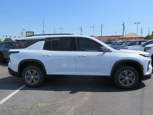 New 2026 Chevrolet Traverse LT w/ Enhanced Driving Package image 2