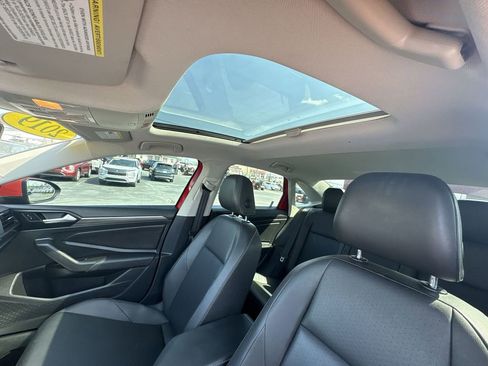 Used 2019 Volkswagen Jetta SEL w/ Cold Weather Package image 16