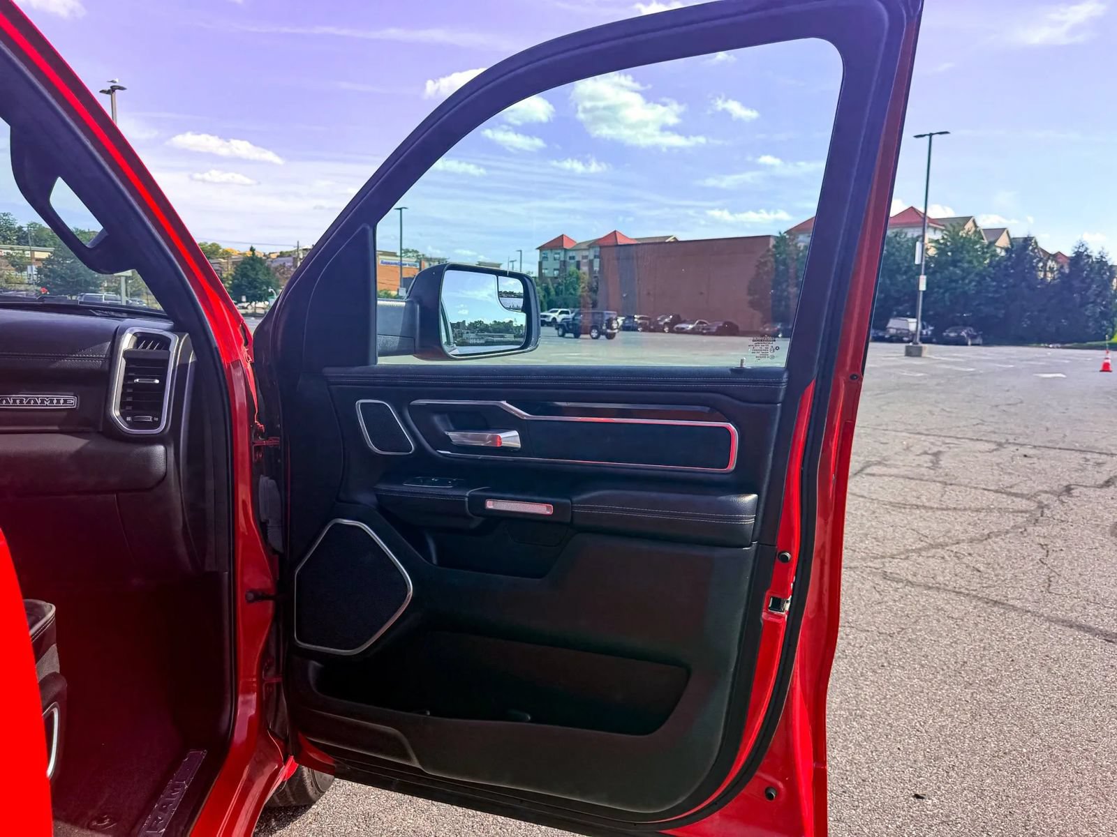 Used 2021 RAM 1500 Laramie AWD/4WD image 14