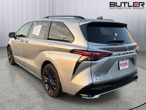 Certified 2025 Toyota Sienna XSE FWD image 4