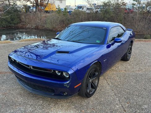 Used 2018 Dodge Challenger R/T image 12
