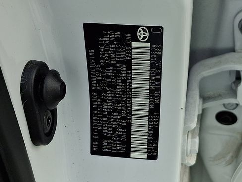 Used 2025 Toyota Corolla SE w/ Convenience Package image 28