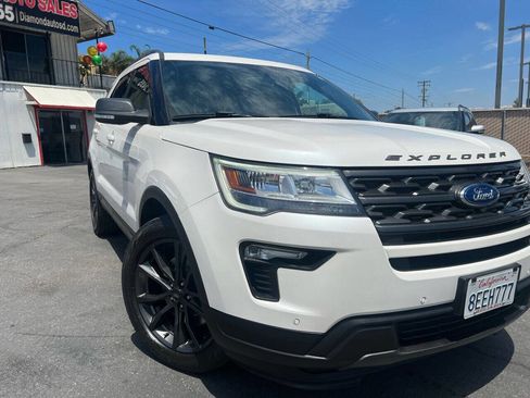 Used 2018 Ford Explorer XLT w/ Equipment Group 202A image 3