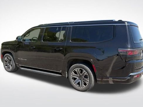 Used 2024 Jeep Wagoneer L Series II w/ Flexible Seating Group image 15