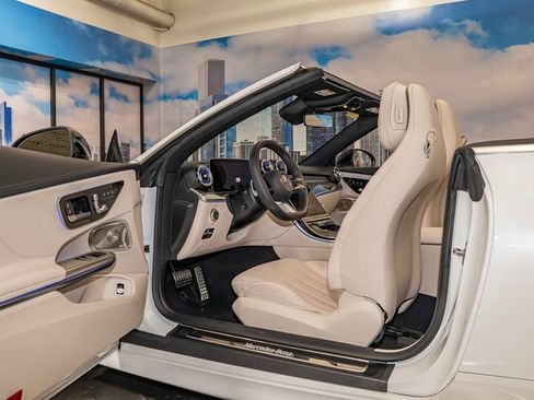 Certified 2024 Mercedes-Benz CLE 450 4MATIC Cabriolet image 15