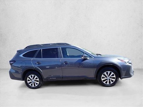 Used 2025 Subaru Outback Premium AWD/4WD image 5