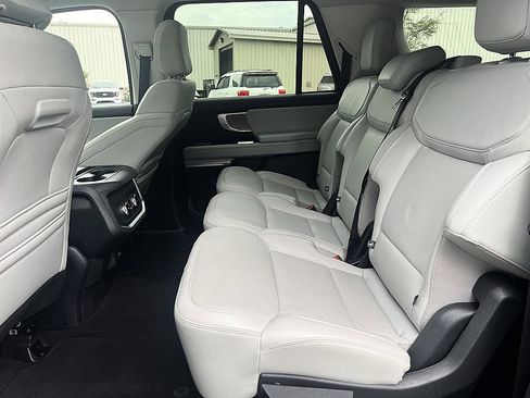 Used 2025 Ford Expedition Max Platinum AWD/4WD image 12