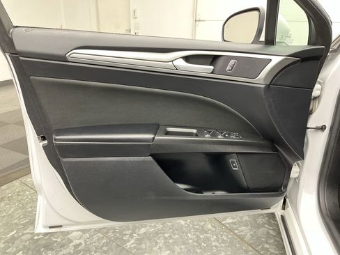 Used 2019 Ford Fusion SE FWD image 8