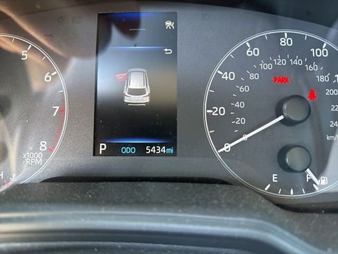 Used 2024 Toyota Corolla Cross L image 5