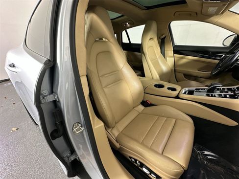 Used 2018 Porsche Panamera 4 image 27