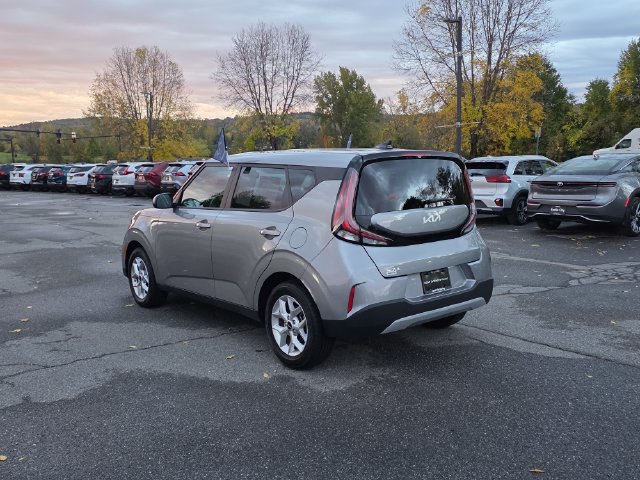 Certified 2025 Kia Soul LX w/ LX Technology Package FWD image 6