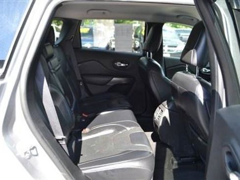 Used 2019 Jeep Cherokee Limited FWD image 21