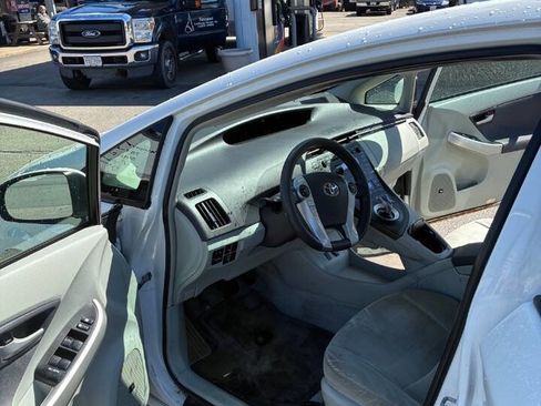 Used 2010 Toyota Prius Three image 9