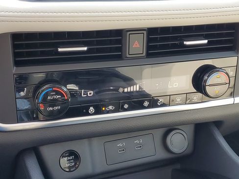 Certified 2025 Nissan Rogue SV w/ SV Premium Package FWD image 17