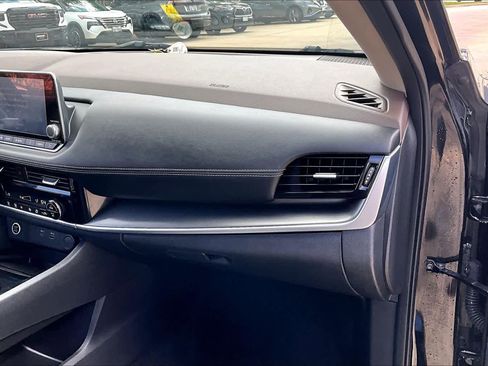 Used 2021 Nissan Rogue SV image 16