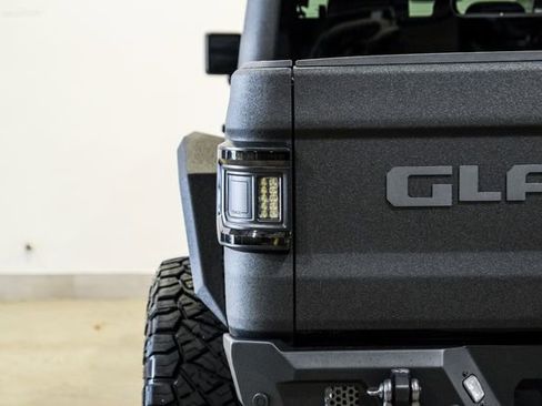 Used 2025 Jeep Gladiator Rubicon w/ Safety Group AWD/4WD image 45