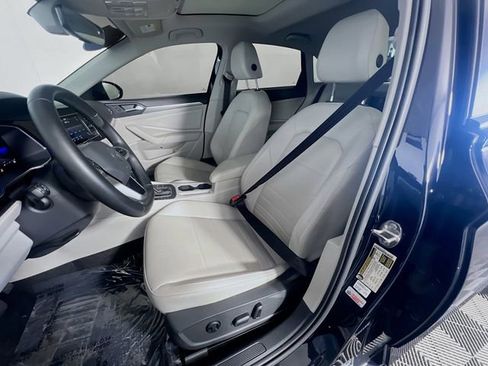 Used 2023 Volkswagen Jetta SE w/ Panoramic Sunroof Package image 10