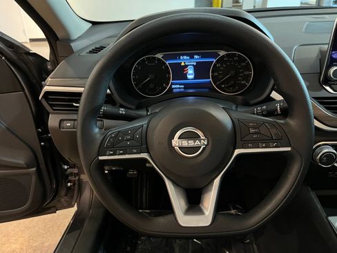 Used 2025 Nissan Altima 2.5 SV FWD image 27
