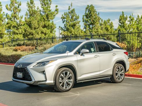 Used 2019 Lexus RX 350 FWD w/ Navigation Package image 3