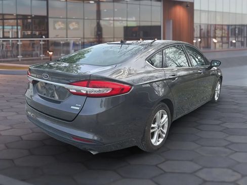 Used 2018 Ford Fusion SE w/ Fusion SE Technology Package FWD image 12