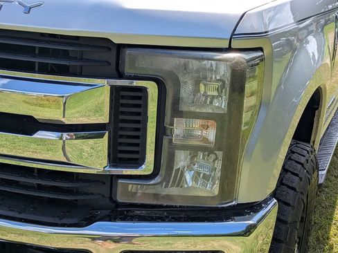 Used 2017 Ford F250 XLT w/ XLT Premium Package AWD/4WD image 10