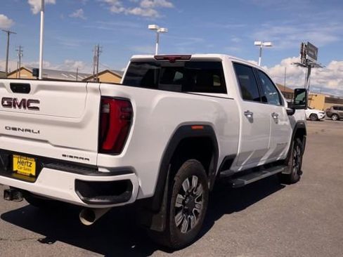 Used 2025 GMC Sierra 3500 Denali w/ Denali Reserve Package AWD/4WD image 9