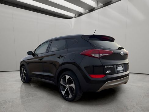 Used 2016 Hyundai Tucson Sport image 2