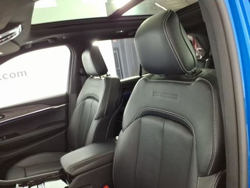 Used 2023 Jeep Grand Cherokee Overland AWD/4WD image 14
