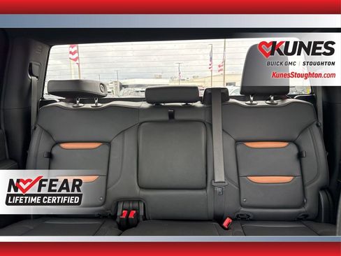 Used 2025 GMC Sierra 2500 AT4 image 40