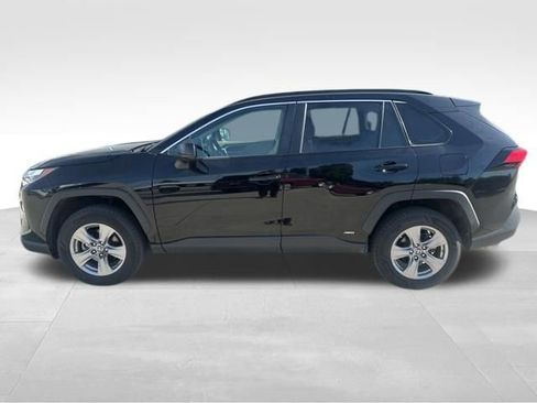 Used 2023 Toyota RAV4 LE AWD/4WD image 3