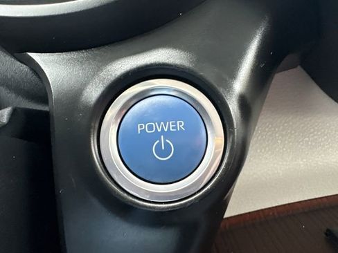 Used 2024 Toyota Sienna LE image 31