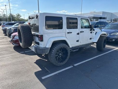 Used 2016 Jeep Wrangler Unlimited Sahara w/ Dual Top Group AWD/4WD image 2