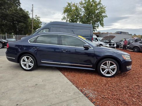 Used 2012 Volkswagen Passat TDI SEL Premium image 2