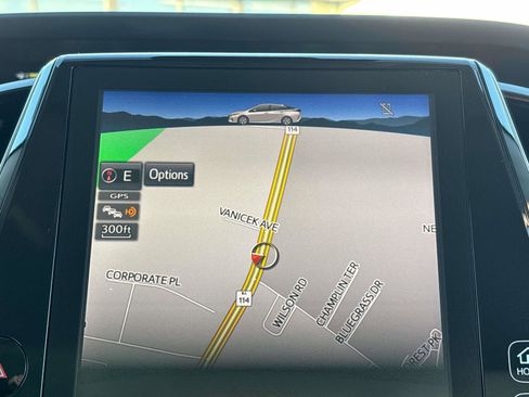 Used 2017 Toyota Prius Prime Premium image 16