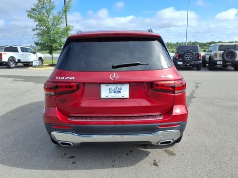 Used 2020 Mercedes-Benz GLB 250 4MATIC w/ Premium Package image 4