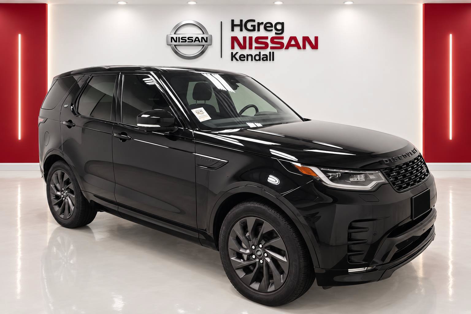 Used 2023 Land Rover Discovery S R-Dynamic AWD/4WD image 3