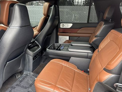 Certified 2023 Lincoln Navigator L Reserve AWD/4WD image 12