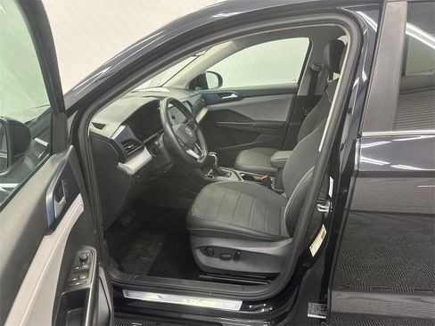 Used 2024 Volkswagen Taos SE image 9