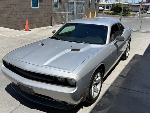 Used 2012 Dodge Challenger SXT RWD image 10