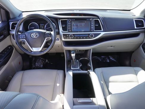Used 2019 Toyota Highlander Limited Platinum image 12
