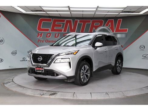 Used 2023 Nissan Rogue SV w/ SV Premium B Package image 2