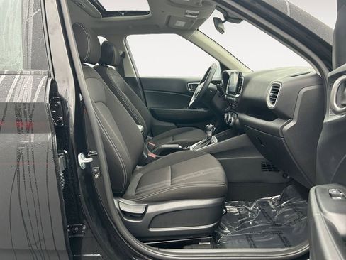 Certified 2025 Hyundai Venue SEL image 10