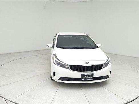 Used 2017 Kia Forte LX image 2