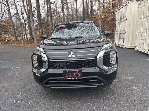 New 2026 Mitsubishi Outlander ES image 3